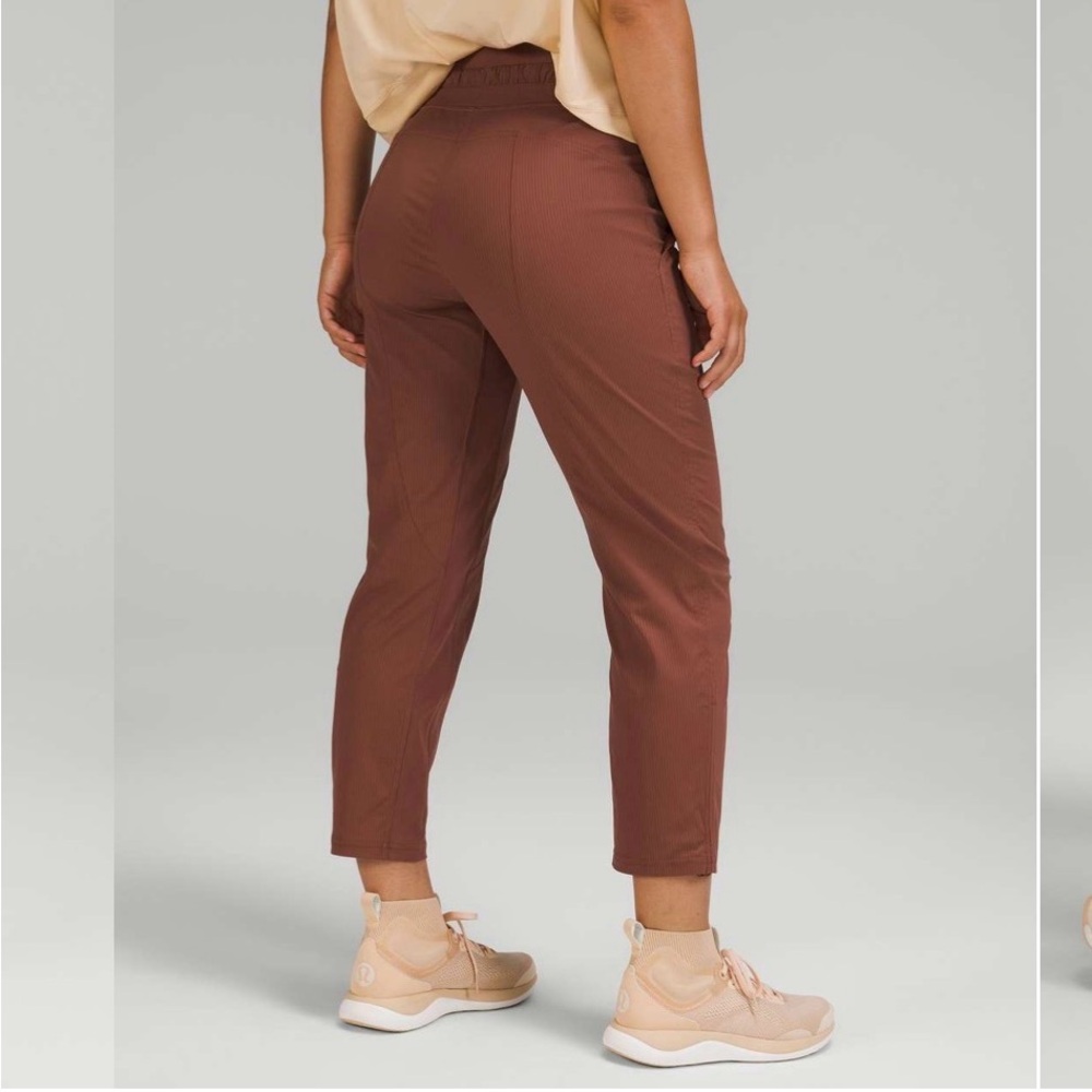 Lululemon Dance Studio Mid-Rise Crop 25"
Ancient Copper Size 6 NO flaws